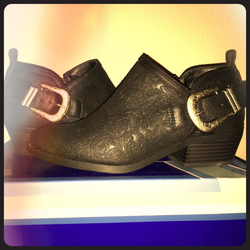 White Mountain Davenport Black Western Booties